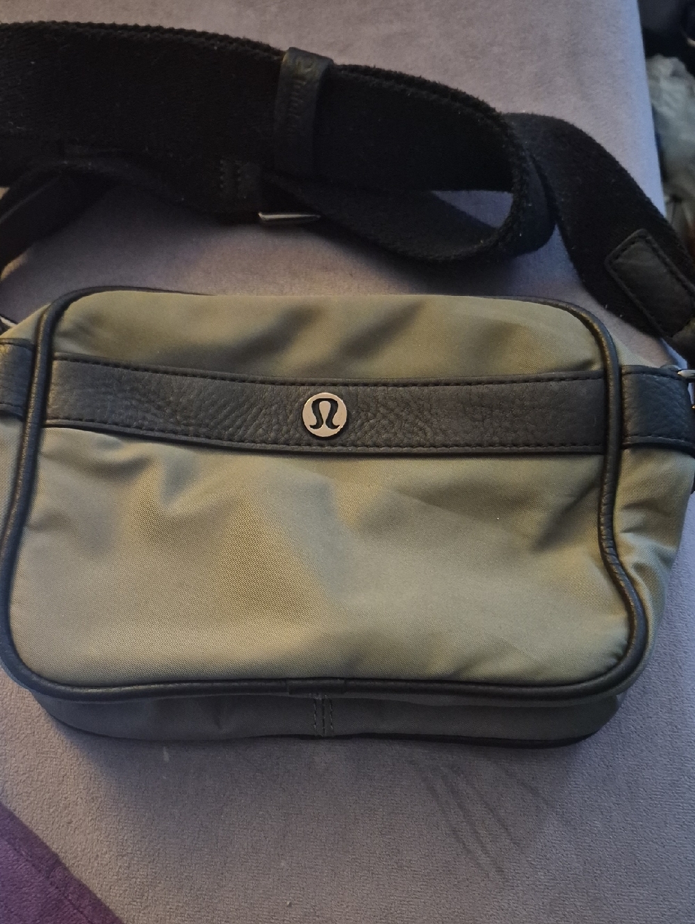 lululemon athletica Men's Olive Green and Black Belt Bag